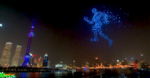 Homme formé par des drones. Fête de bienvenue à 2020, Shanghai