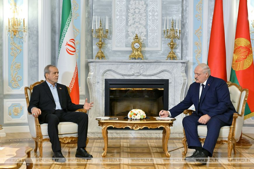 Alexandre Loukachenko et Massoud Pezeshkian